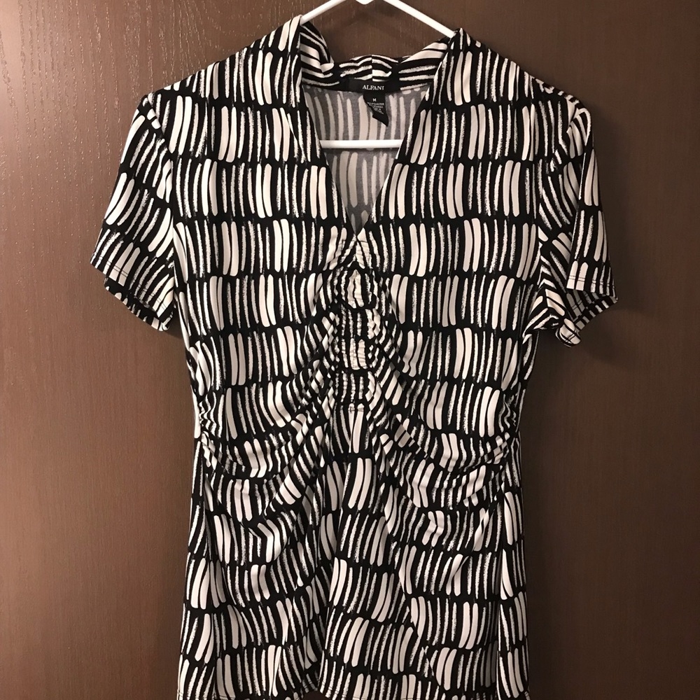 💖 Black and White Top 💖